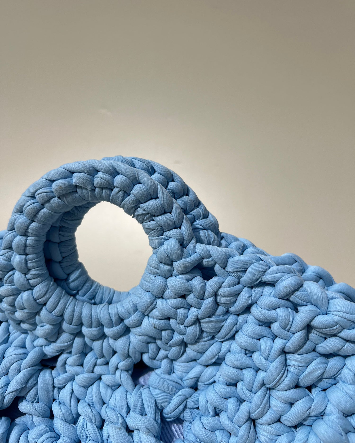 cesta-crochet-hecho a mano-azul-detalles